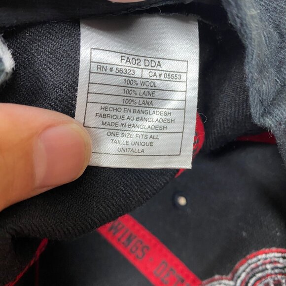 Vintage Nike Team Hat Wool Cap Detroit Red Wings Black Embroidered NHL Hockey - Picture 11 of 11